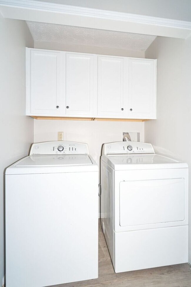 Building Photo - Updated Ranch with Deck in Pike Twp