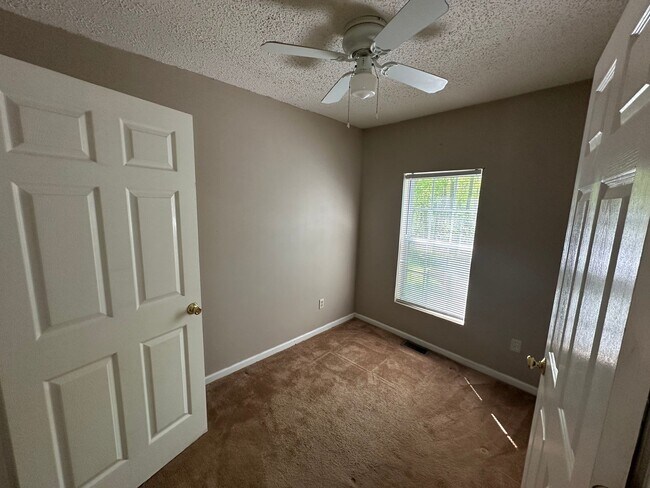 Building Photo - 115 Pindal Rd