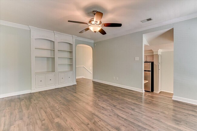 Building Photo - 230 Ronstadt Dr