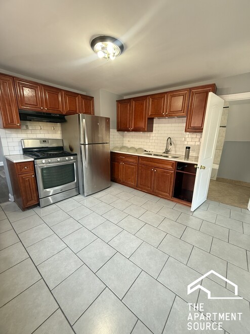 Building Photo - 2014 W 22nd Pl