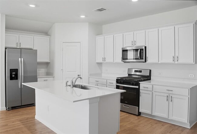 Building Photo - 445 Mustang Dr