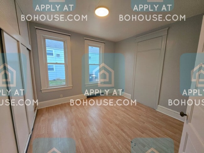 Building Photo - 3010 McArthur Dr