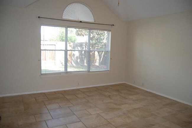 Building Photo - 3118 Silver Cedar Trail