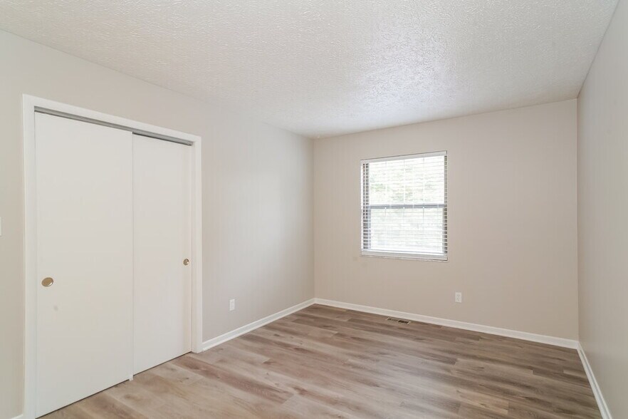 Building Photo - 3420 Wedgewood Dr