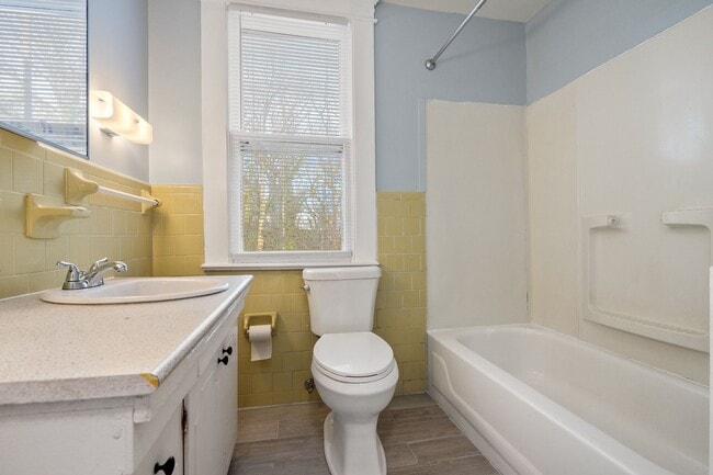 Building Photo - 1113 Camden Ave