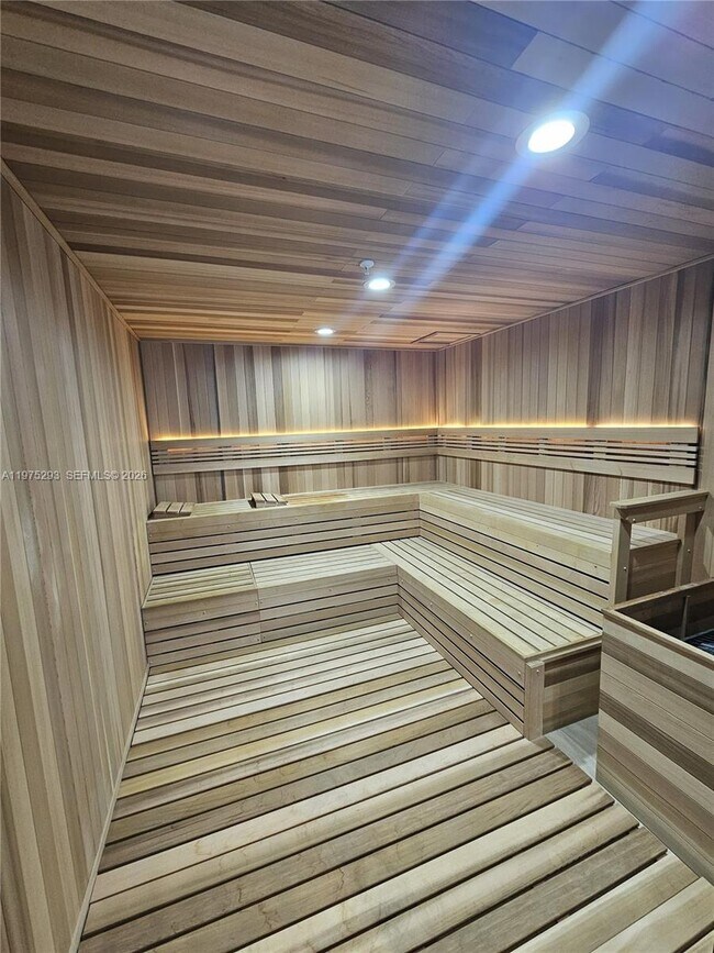 Building Photo - 1650 NE 124th St