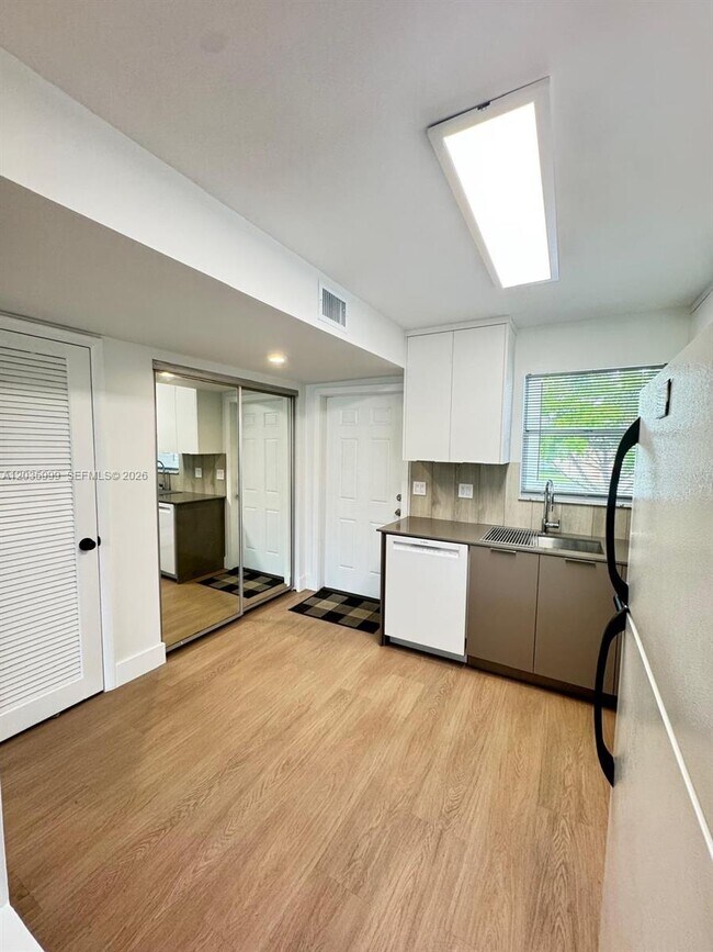 Building Photo - 8300 Sunrise Lakes Blvd
