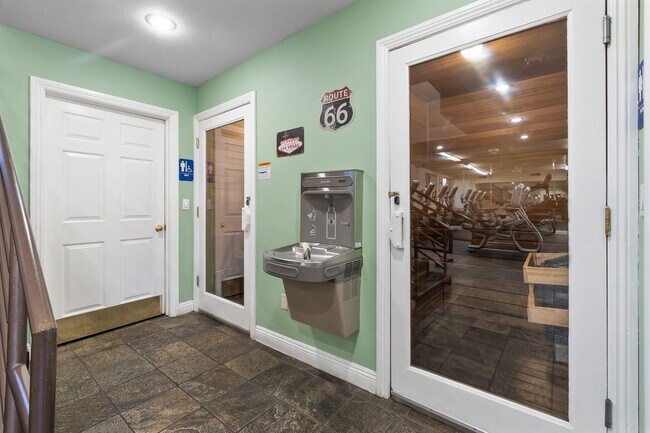 Building Photo - GORGEOUS Condo in Guard Gated Community! C...