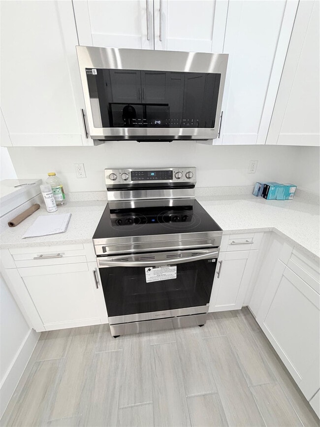 Building Photo - 416 NE 12th Ave