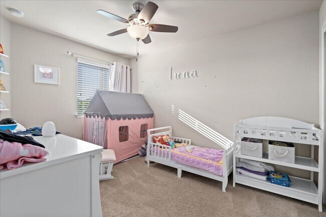 Building Photo - Spectacular 4 Bedroom, 3.5 Bath, Corner Lo...