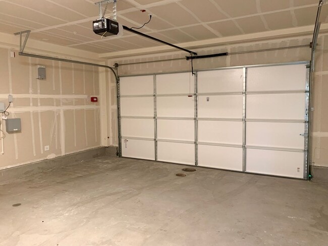 Building Photo - 2025 Built 3/2.5 in Hollister