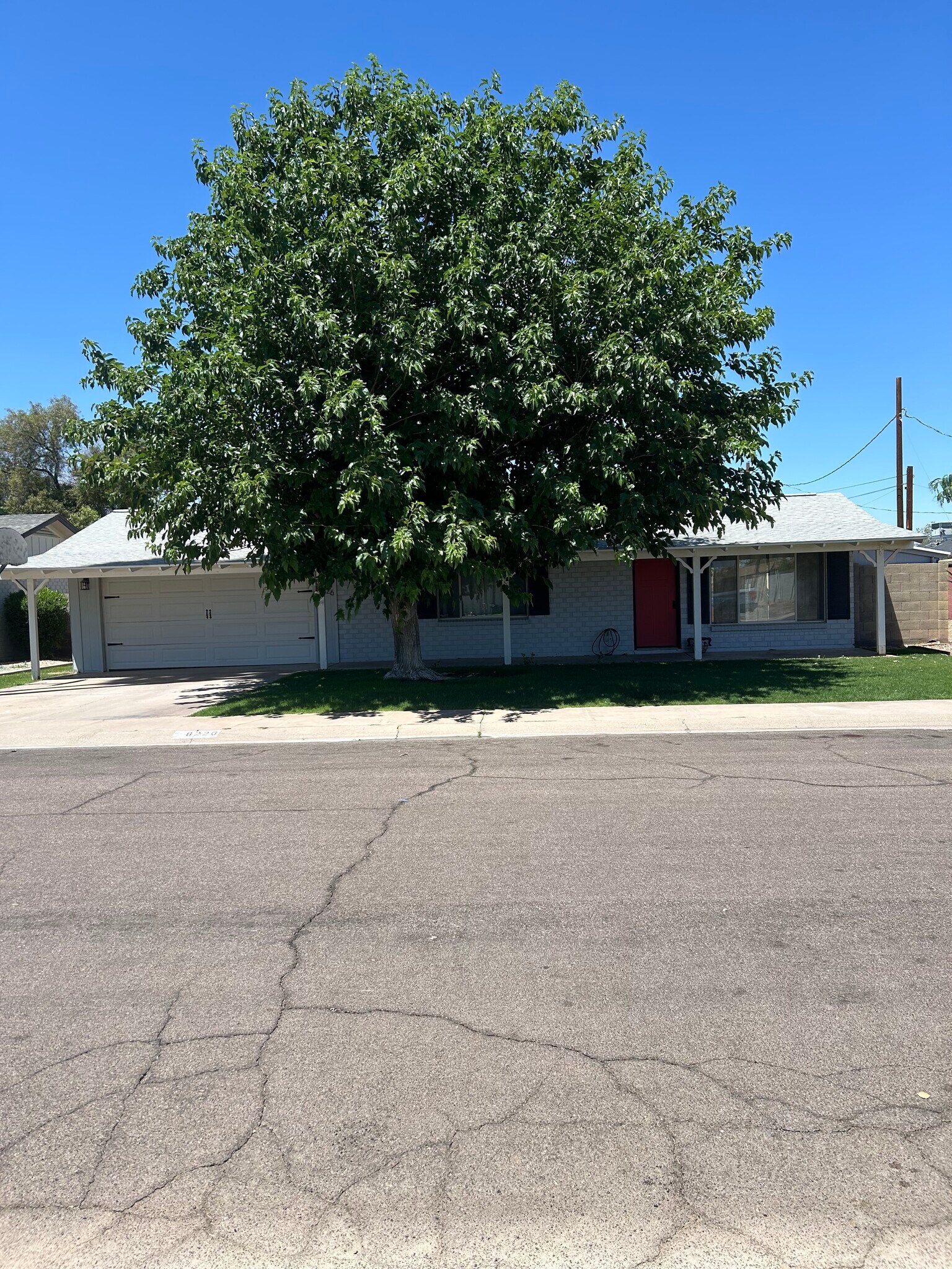 Building Photo - 8226 E Mitchell Dr