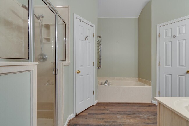 Building Photo - 331 Fountain River Dr