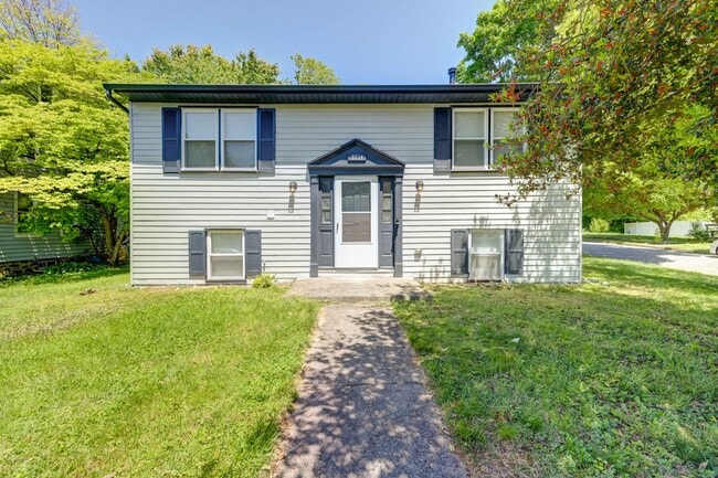 Building Photo - 3714 Pinewood Ave