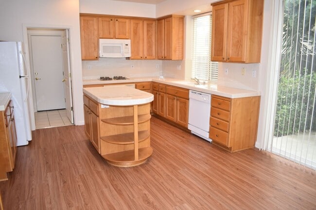 Building Photo - 469 Anacapa Dr