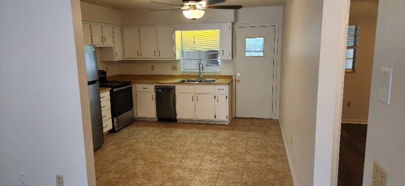 Building Photo - 109 S Delaney Ave