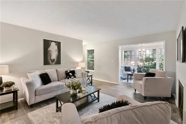 Building Photo - 901 Country Park Dr