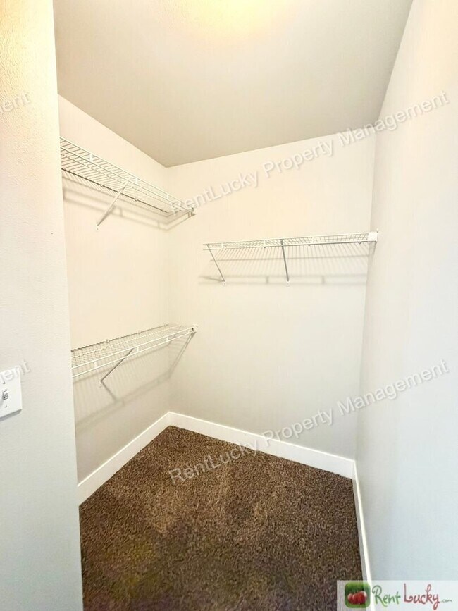 Building Photo - 6826 S J St