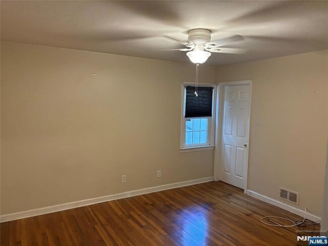 Building Photo - 31 Farview Terrace