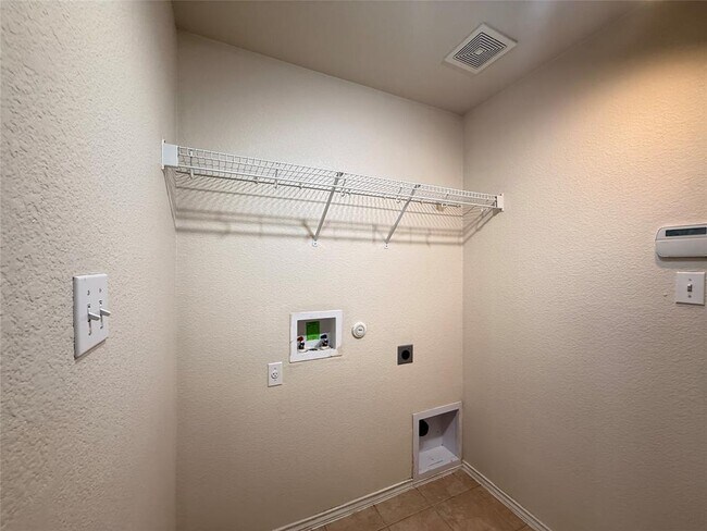 Building Photo - 279 Housefinch Loop