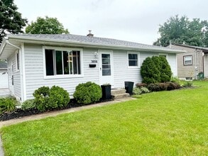 Building Photo - 3656 Wedgewood Dr SW