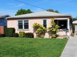 Building Photo - 3 BR / 1.75 BA detached single-family home...