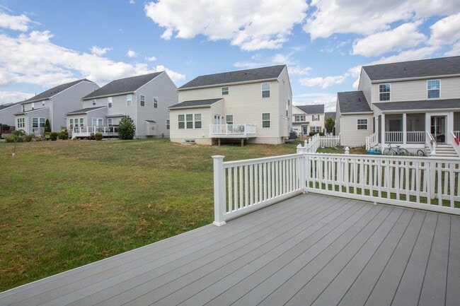 Building Photo - 5 Bed, 4.5 Bath Single Family Home in Step...