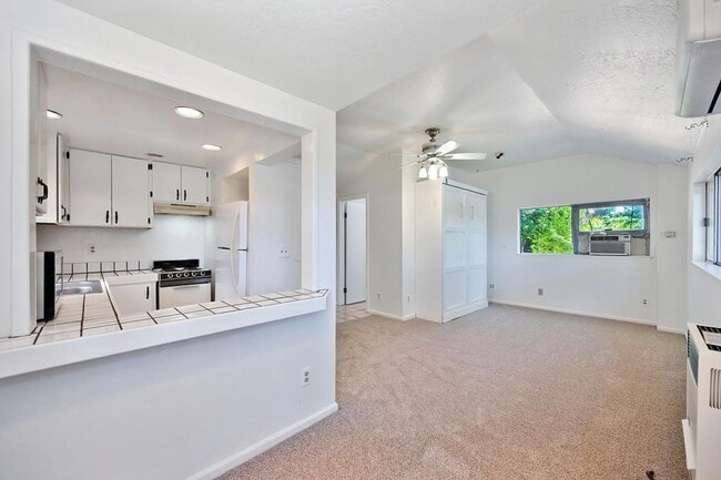 Building Photo - Studio in Placerville