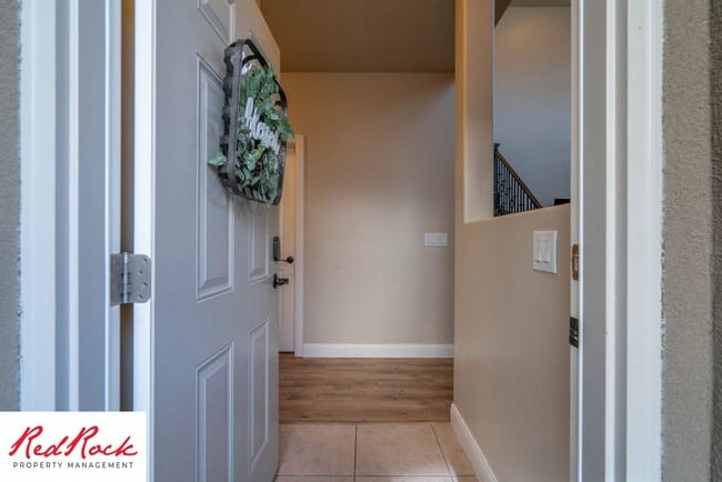Building Photo - 3 Bedroom Furnished Home in Hidden Valley ...