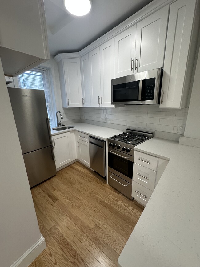 Building Photo - 69 Park Dr