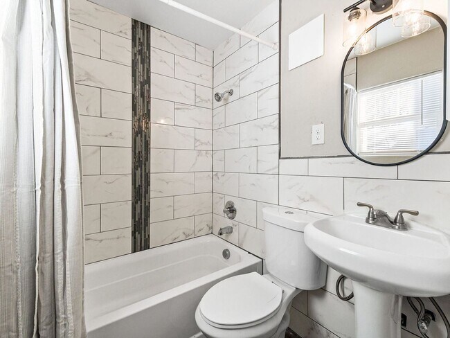 Building Photo - Charming 1BD/1BA ADU in Denver’s Westwood ...