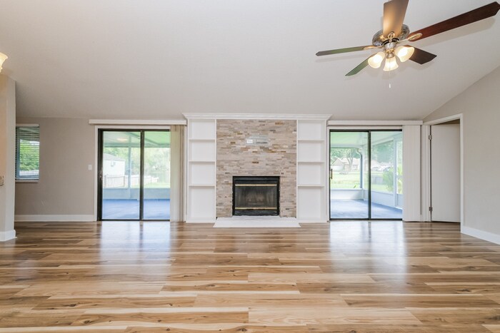 Building Photo - 5811 Silvermoon Ave