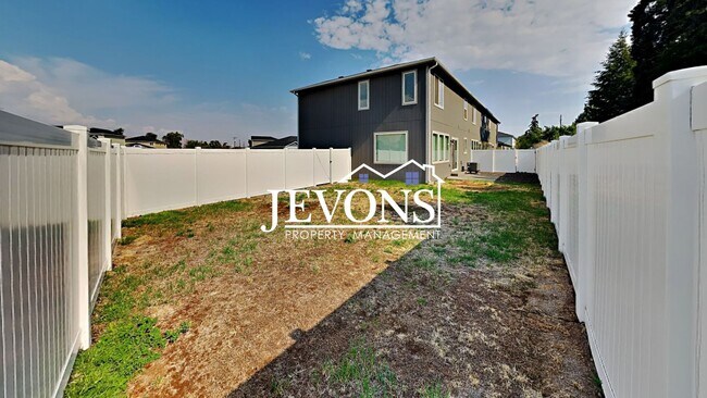 Building Photo - 708 N 29th Ave