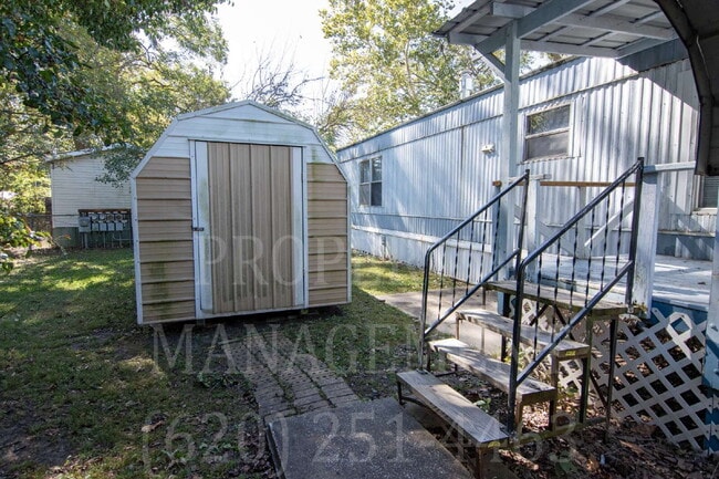 Building Photo - 2-Bed 2-Bath