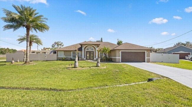 Building Photo - 5450 NW South Crisona Ct