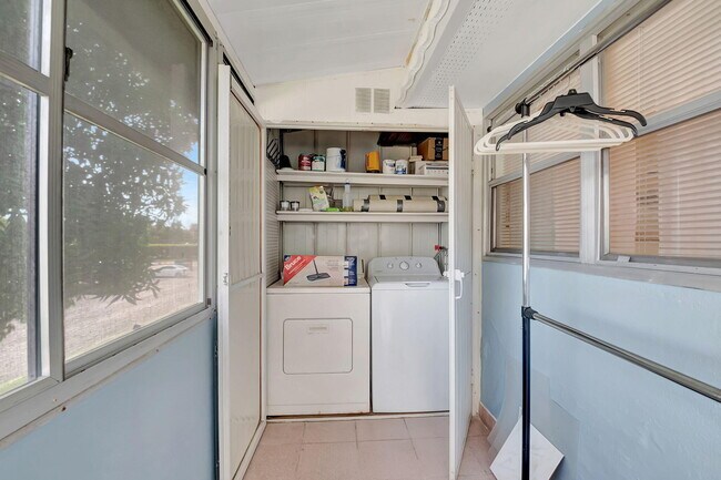 Building Photo - 89 Flanders Way