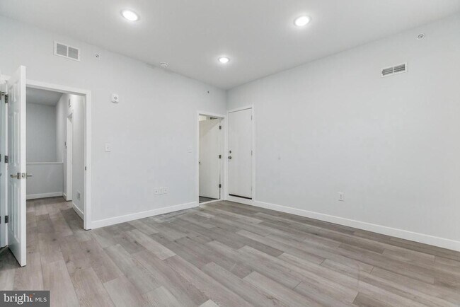 Building Photo - 2301 N 6th St