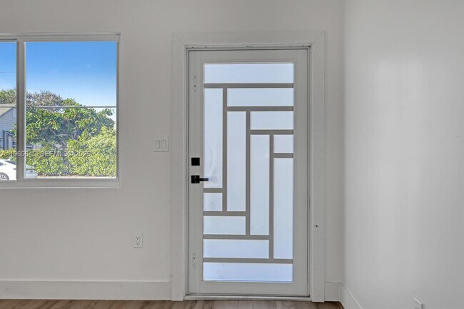 Building Photo - 802 S M St