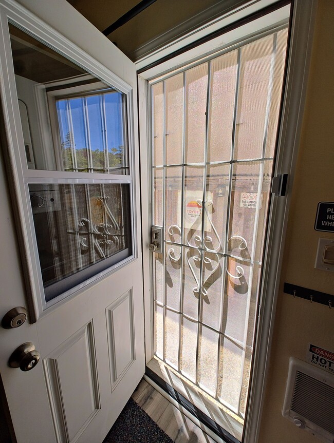 Building Photo - 655 Freesia Dr