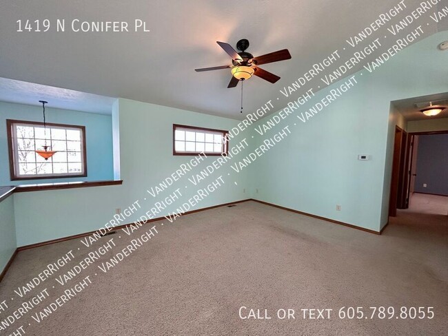 Building Photo - 1419 N Conifer Pl
