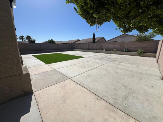 Building Photo - 11175 W Ashley Chantil Dr