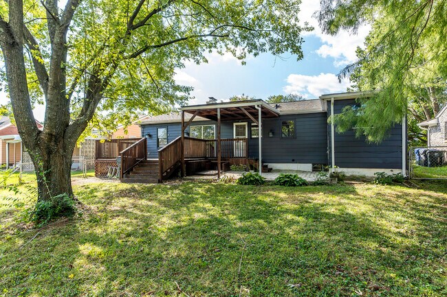 Building Photo - 491 Stratford Dr