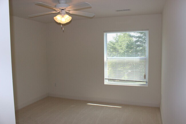 Building Photo - 1913 Tabor Village Dr