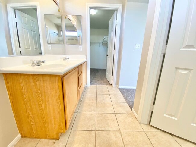 Building Photo - BEAUTIFUL 3 BEDROOMS 2.5 BATHS 2 STORY SINGLE FAMILY HOME WITH 2 CAR GARAGE