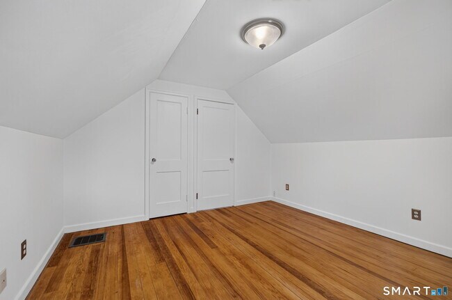 Building Photo - 47 Clearview Ave