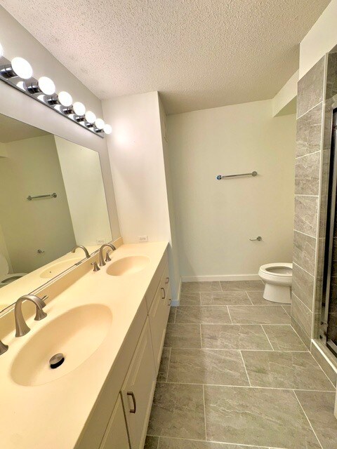 Master Bath - 9655 Woods Dr