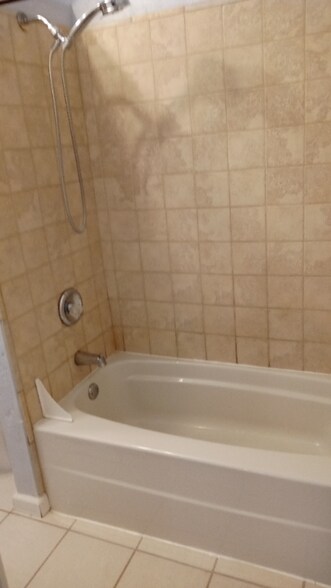 Building Photo - W. W 9th Ave