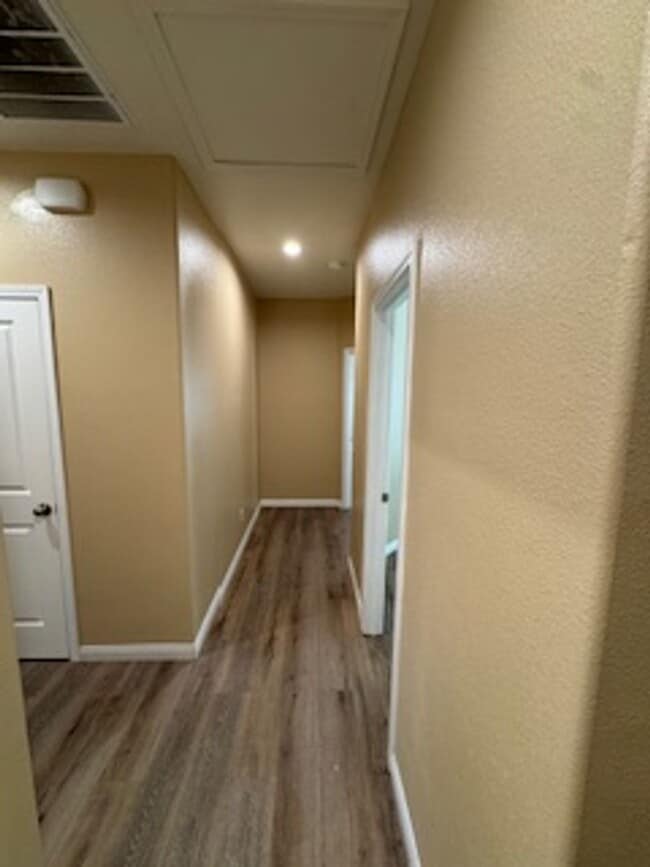 Building Photo - Beautiful Home