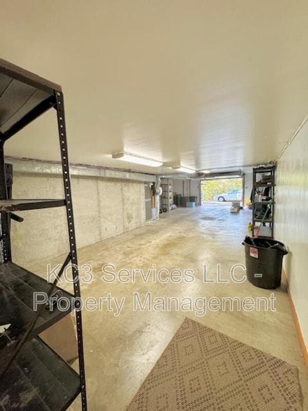 Building Photo - 615 E 101st Ter