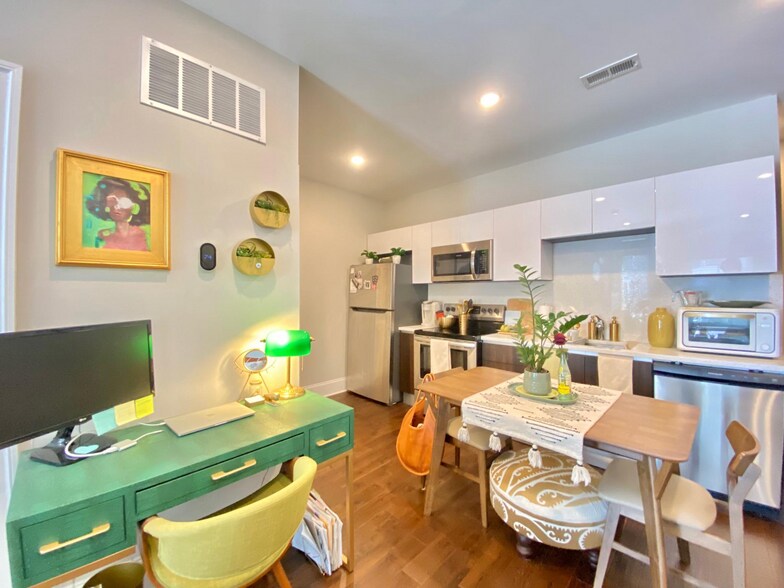 Building Photo - 2010 Walnut St